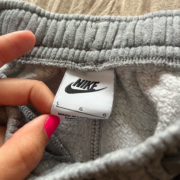 Nike youth large sweatpants with pockets on side - Picture 3 of 3